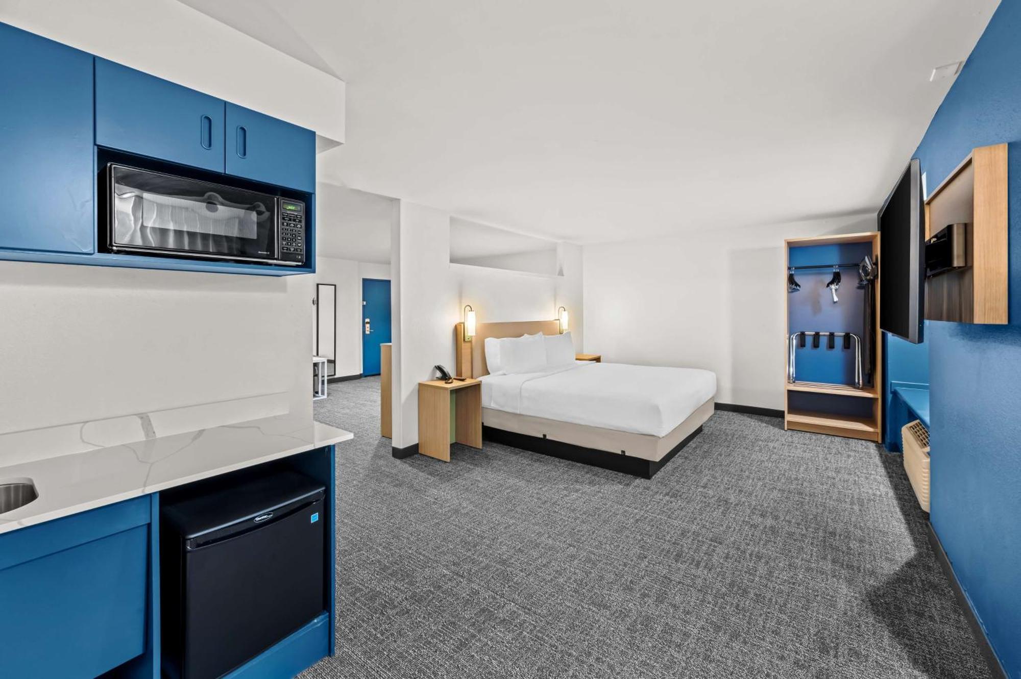 Spark By Hilton Sterling Dulles Airport Exterior photo