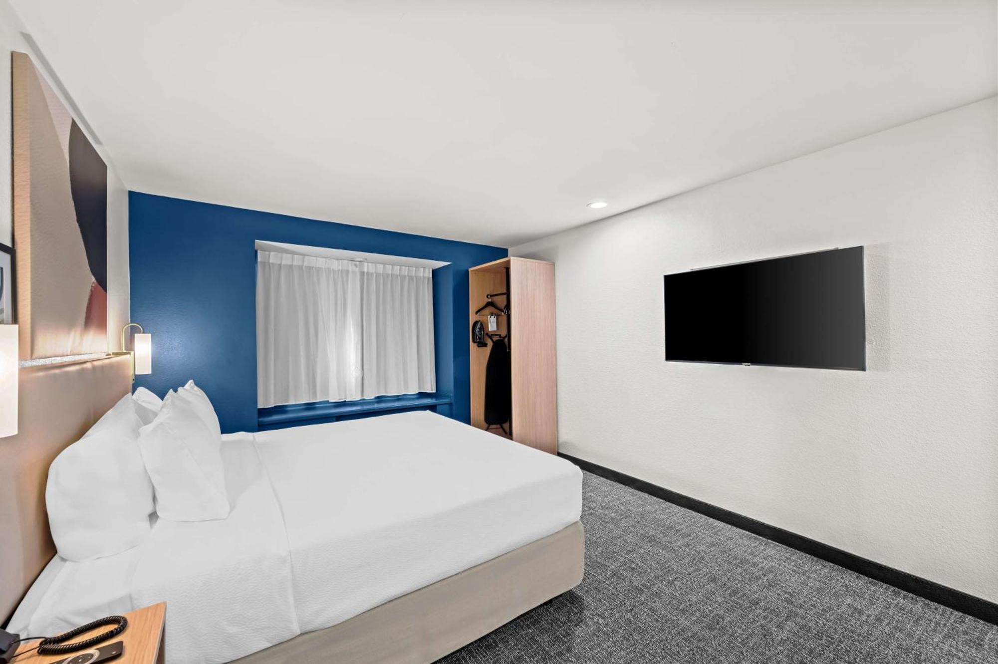Spark By Hilton Sterling Dulles Airport Exterior photo